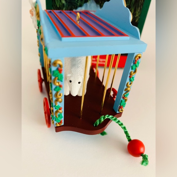 Vintage Hallmark Christmas Ornament Polar Circus Wagon. Polar Bear Ornament - Picture 9 of 10